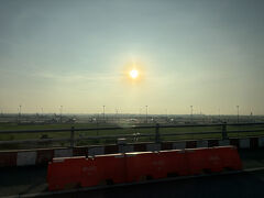 早朝に予約したGrabでスワンナプーム空港を目指します。あっという間の旅で、夢のよう…と寝ぼけつつ。