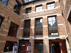 「王の家」の後にやって来たのは、「チョコレート博物館」。

「小便小僧」の近くに建っています♪。