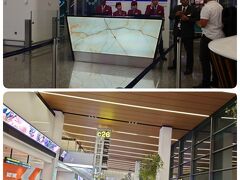 搭乗時間が近くなったので、お部屋から出るとラウンジは大混雑(*_*)Quiet Ariaの受付もシャワーも順番待ちしている人が大勢いらっしゃいました。私達はいいタイミングで利用できました(^^ｖ

そして搭乗ゲートへ。深夜便なのに、搭乗口前は搭乗を待つ人でいっぱいでした。やはり、パリは人気路線なのですね。。
