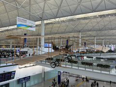 空港の内部。広いです。