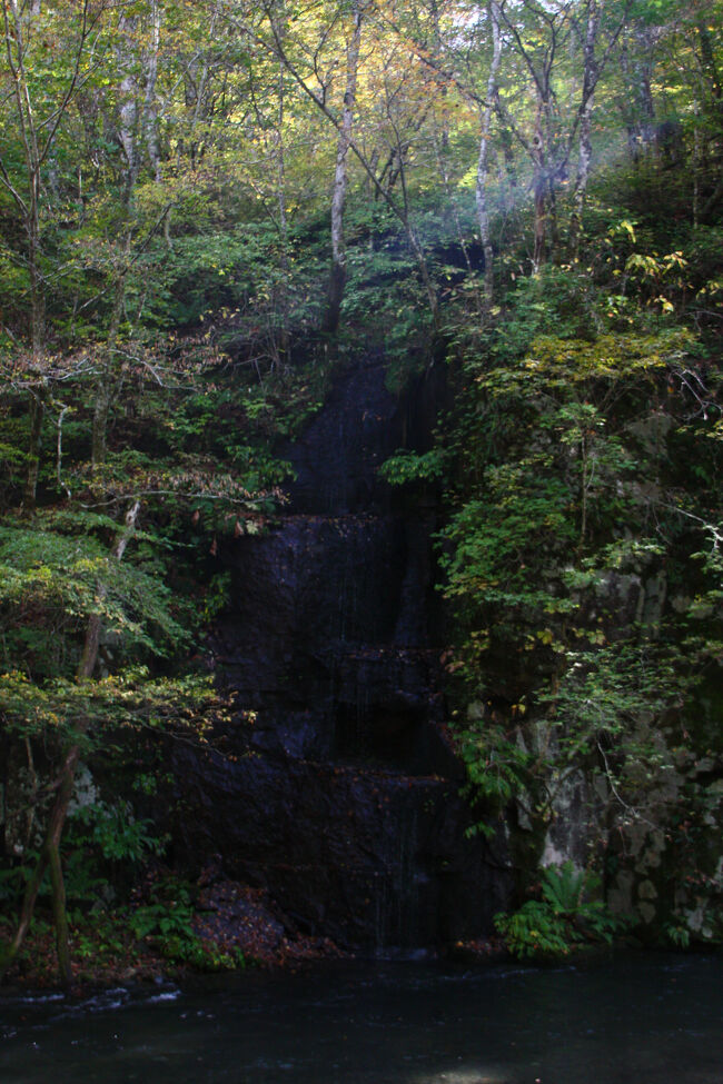 “千筋の滝”　暗くてよく見えません、、