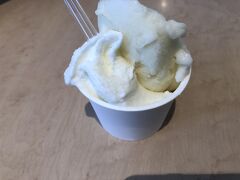 ミルミル本舗のミルクとパイナップルのソフト
さっぱりして美味しい！