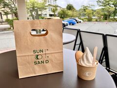 そして豊月さんでいただいた姉妹店のクーポンを利用させいていただきました

サービスはソフトクリームを選びました♪濃厚でおいしいです＾＾

そして、お店のおすすめ商品のクッキーサンドも購入してみました！
クッキーサンドもクリームがぎっちり挟まっていてとてもボリューミーですごく美味しかったです♪