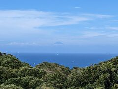着いたのは大房岬自然公園。海の向こうに富士山が見えます。いい景色ですね