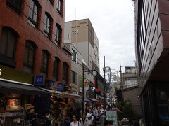 北口・東口の商店街。