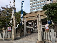 ホテルの隣に神社