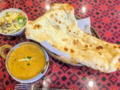 お店「インド レストラン&バー ミトラ」でランチ休憩。
ランチタイムのＡセット（ナンｏｒライス、サラダ、ソフトドリンク、カレー１品）を選択。

主食はナン、ソフトドリンクはホットチャイ、カレーはダルカレーを注文。

ナンが大きくてお得感が良し。表面が焼き立てでパリパリ、中身はフワフワの食感。

ナン・ライスはおかわり１回できます。