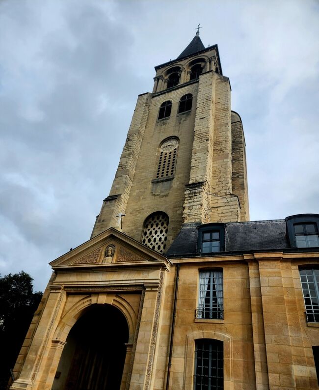 15:43　『サンジェルマン・デ・プレ教会』はパリに現存する最古の教会です。ロマネスク様式とゴシック様式が美しく融合した珍しい教会だそうです。