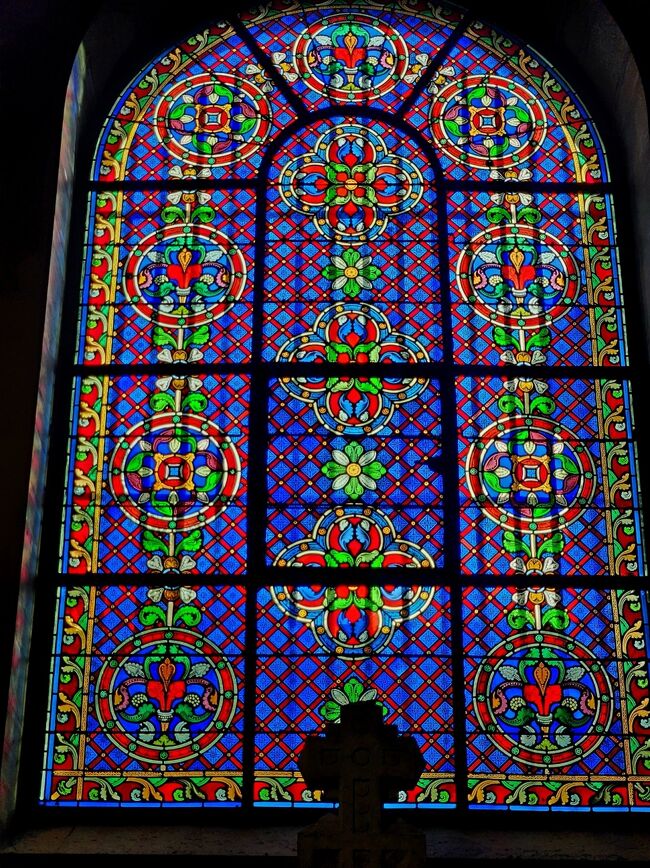 たくさんの光が入ってステンドグラスが本当に美しいです。