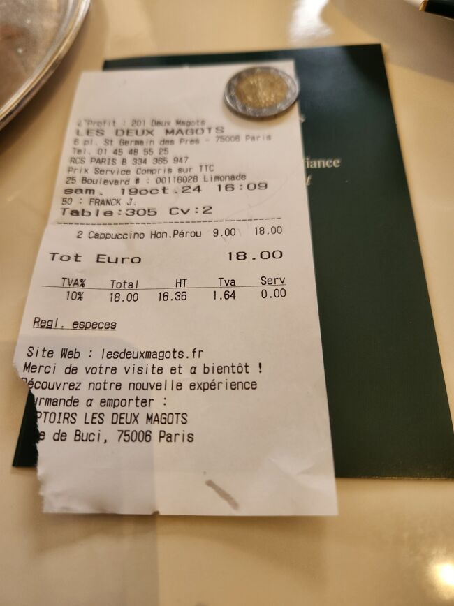 支払いを済ますとお釣りと一緒に会計済の印にレシートの端を契って持って来ました。