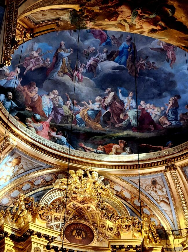 天井のフレスコ画も素晴らしいです。