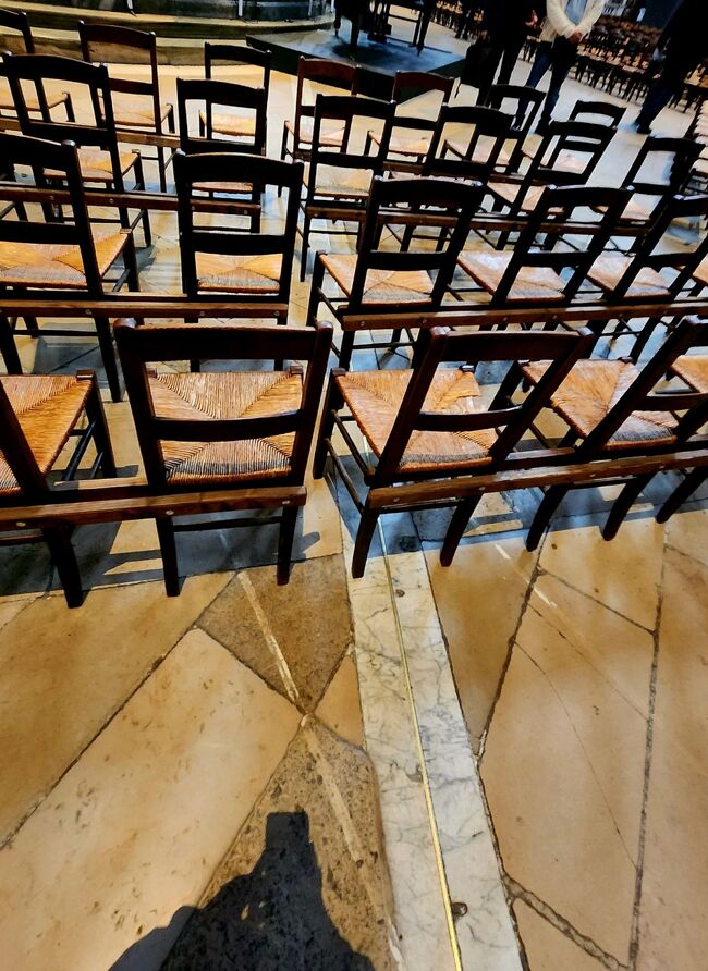 イメージは何も置かれてない床に【ローズライン】だけがある！つもりで探していました。