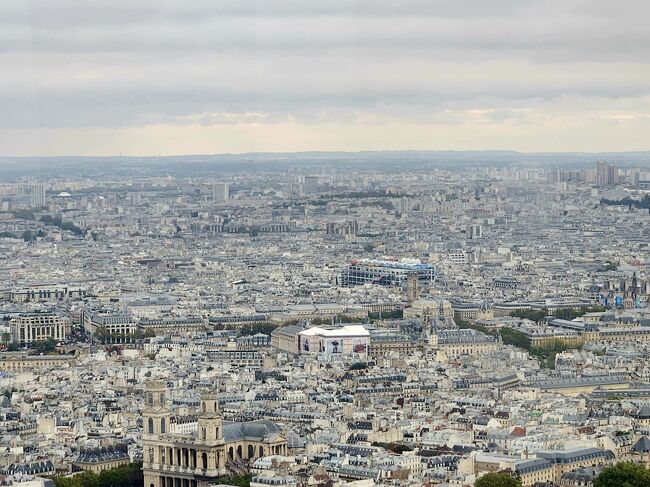 『サン・シュルピス教会』『ポンピドーセンター』『パリ市庁舎』が見えます。