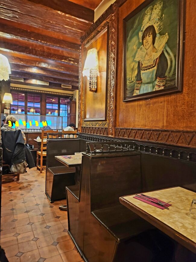 この店に初めて来たのは1人でヨーロッパ旅行をした1990年です。〈ガレット〉が美味しくて気に入ってしまい、2000年に職場の後輩・2005年には、いつもの友人を連れて来ました。まあ『モンパルナスタワー』とのセットではありますが・・・。