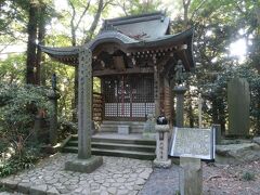 すぐ左にあるのが神変堂（しんぺんどう）。山岳修験道の祖といわれる役行者（えんのぎょうじゃ）が祀られています。