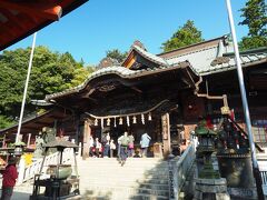 本堂へ。こちらをお参り。さらに階段を上ると