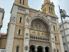 ハビブ・ブルギバ通り沿いのチュニス大聖堂へ。
イスラム教徒が多いチュニジアでは数少ないカトリックの教会。