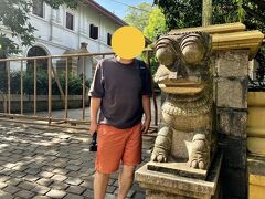 「Kelaniya Raja Maha Vihara（ラジャ・マハー・ヴィハーラ）」

15:30 コロンボ郊外のケラニヤにある、ラジャ・マハー・ヴィハーラに到着。別名、ケラニヤ寺院。

靴を脱いで敷地内へ。入場は無料。