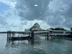 1時間ほどでBatam Centreに到着。シンガポール周辺とは異なりどんよりとした雲が広がっていました。でもこのあと徐々に晴れてきたのでひと安心。