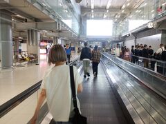 　4日ぶりのスワンナプーム国際空港。(笑)　APECカード持っているので、明日帰国なのに滞在90日許可下りる。^^　お前この間来たばかりだろう、とは言われませんでした。