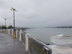 　メコン川の対岸がラオスです。寺院をまわってからのメコン川はなぜか神聖な川のように見えます。