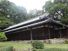 大番所（位の高い武士が勤務していた。明治期には改築され、作業所として使われた。昭和４３年に復元された。）