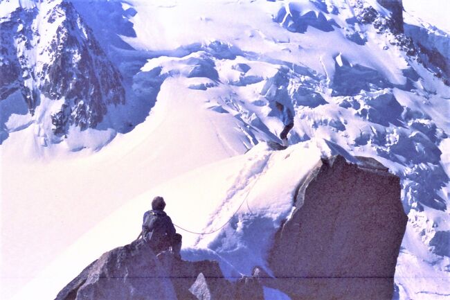 コスミック山陵を登る外人パーテー