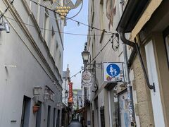 まだ8時ごろなので、観光客で賑わう、つぐみ横丁も誰もいない、店も閉まっています。