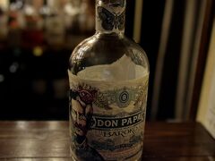 いろいろ飲んで、最後はフィリピン産のラム・ドンパパ。
不思議な乳酸感… ラムに乳酸って？？　飲めば分かるのですょ。