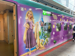 東京駅。

こちらは「はやぶさ」の特別車両。

JALは、特別塗装機「JAL Fantastic Journey Express（JALファンタスティック・ジャーニー・エクスプレス）」を10/21から就航させていますが、JR東日本も「ファンタジースプリングス」をテーマとした、特別車両「Magical Journey Shinkansen」を、10/10より東北・北海道新幹線で運行しているようです。

ANAプレミアムP、48000いくつか…。
ダイヤ維持のためには、年内あともう一回、ANAで有償で、どこかに乗らないと…。

最後までお読みいただき、有難うございます。