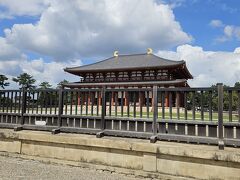 中には入りませんでしたが、外から。