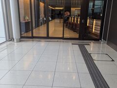 海外旅行の日程が短かったことと、前後に休みがあったのでせっかく久々の名古屋ということで名古屋観光も組み込むことにしました！
ホテルは利便性を考慮してセントレアホテルへ
初めて泊まるかも

ちなみに出発時からトラブル続き

トラブル①自宅出発時雨。雨具はスーツケースの中だったのであきらめて小走りで地下鉄へ。
トラブル②保安検査場で2度荷物検査。怪しいものは入ってませんが…。
トラブル③機内の座席座るの間違えた！恥ずかしいー！！プロペラ機でわかりづらかったっていう言い訳です