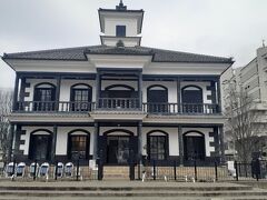 駅前の甲府市藤村記念館(旧睦沢学校校舎)
おしゃれな学校ですね