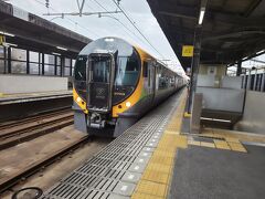 今治駅14:43発、しおかぜ11号で松山駅へ向かいます。