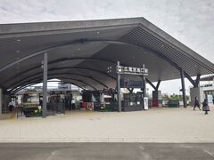 宮島口旅客ターミナルを出て右手すぐ、広電宮島口駅の駅舎です。