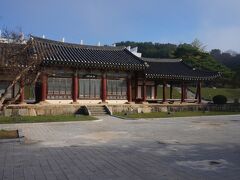 扶余　官北里遺跡
百済が扶余に首都に首都を移した時代の王宮址とあります
と言ってもあまり人はいませんでした