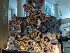 1時間以上遅れてデンパサールのングラ・ライ空港に到着！