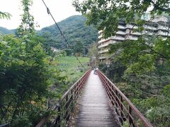 シブい吊り橋～。