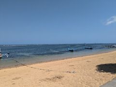 サヌールのビーチに到着！
波は穏やかで綺麗～(*⁠´⁠∀⁠`⁠)⁠