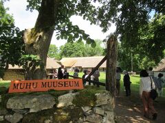 12：00　島の西端「コグヴァ(Koguva) 集落」に在る「ムフ野外博物館 （ムフミュージアム）｣
昔の島民の生活様式が分かる野外博物館です。