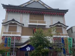 急に道が綺麗になって来ました
この辺は電線も地中に待ってて、景観がすっきり
こういうところ好きです。

北野文芸座ってところらしい