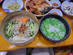 朝は旦那さんが大好きなシジミのスープの店へ
今回、私はシジミビビンパにしてみたら、ほぼ旦那さんが食べてた(笑)