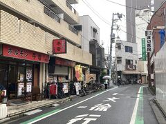 NamachaんBrewing 大塚店の前を通って三業通りを進みます。