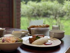 北海道ホテルは朝食も定評あるんです☆

白いオムレツが有名な「王道の洋食」
道産子米ふっくりんこの「王道の和食」
ホテル特製「スープカレー」

この３つから選びます
どれも魅力的ですが
やっぱり白いオムレツって食べてみたい♪