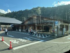 運転手さんが心配していた道の駅小谷は左折のためスムーズに入庫。ただしバスの場合バックと切り返しをしないと出られない。ここで乗車があったのが印象的でした。