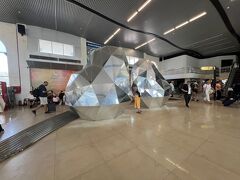 入口の建物はとても大きく広かったです