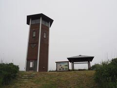 「百人浜展望台」まで戻りましたが中に入れないようでした。