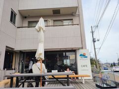 シーサイドカフェ
やっぱりここかなあ、、と思ったんだけど、ちょっと思ったより小さくて、先客がにぎやかだったので、おひとりさま的にはパス。
