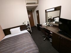 新幹線には間に合わない時間なので後泊です。
横浜で人に会う予定なので「ホテルルートイン横浜馬車道」にしました。
ゆっくりお風呂に浸かりたいので大浴場ありのこちらを選びました。
人工温泉で疲れを癒して就寝です。zZZ