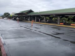 ヒロ空港に着きました